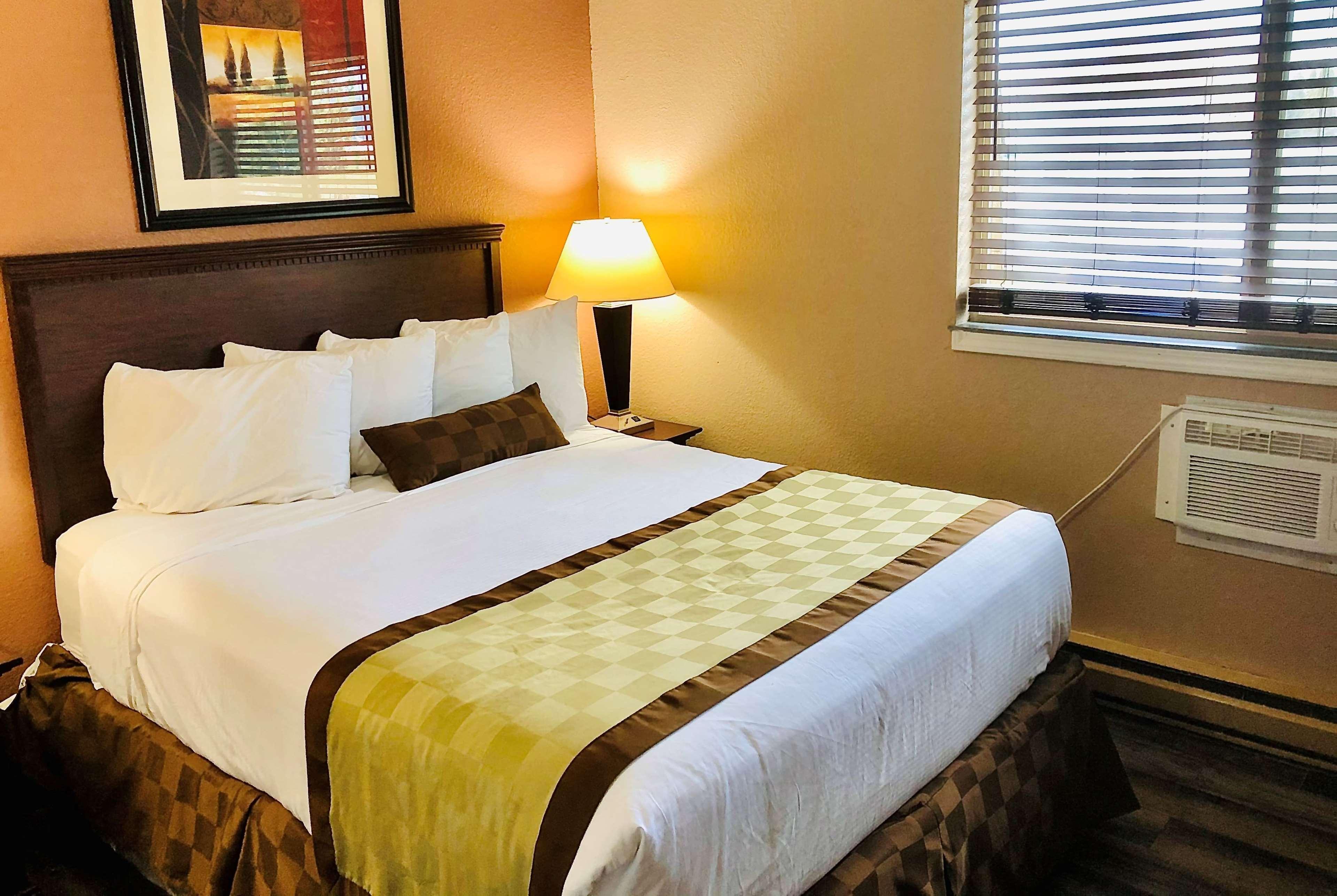 Ramada by Wyndham Spokane Valley Bagian luar foto